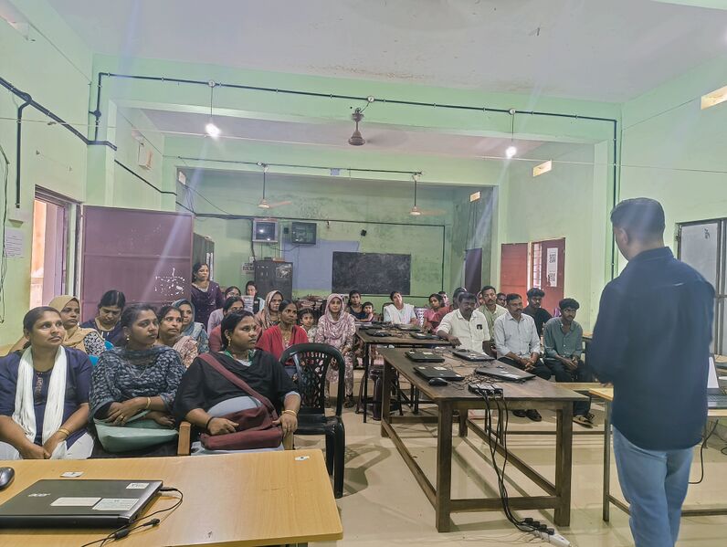 പ്രമാണം:19050-sep15-ghss edappal-4.jpg