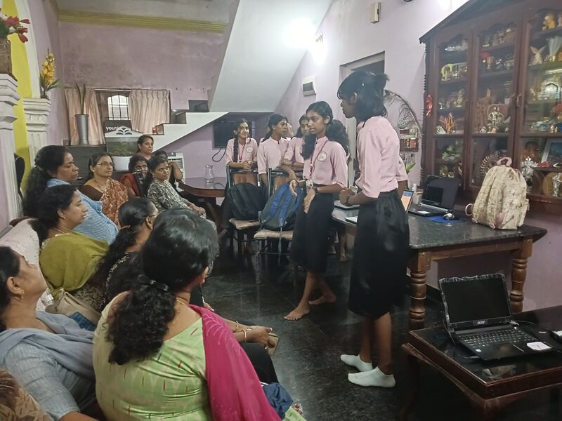 പ്രമാണം:29040-LK Kudumbasree Visit-2.jpg