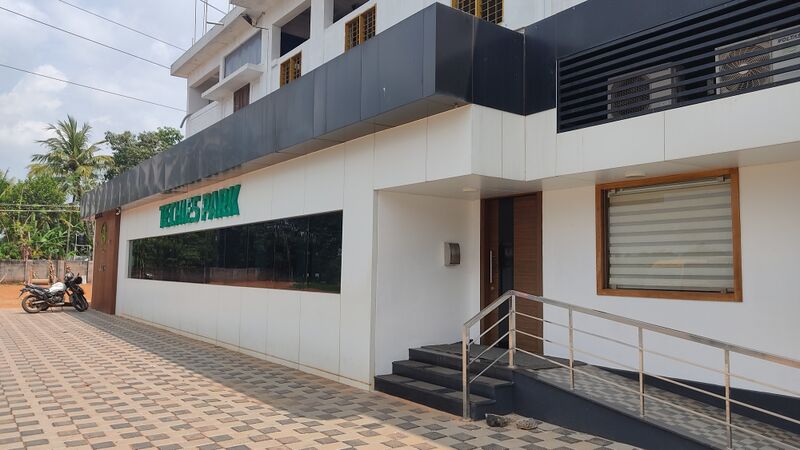 പ്രമാണം:43018-LVHS-techies park.jpg
