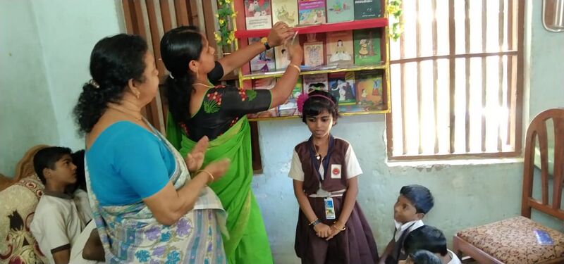 പ്രമാണം:Home library1.jpg