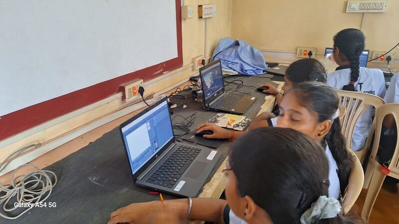 പ്രമാണം:11007 LK summer4.jpeg