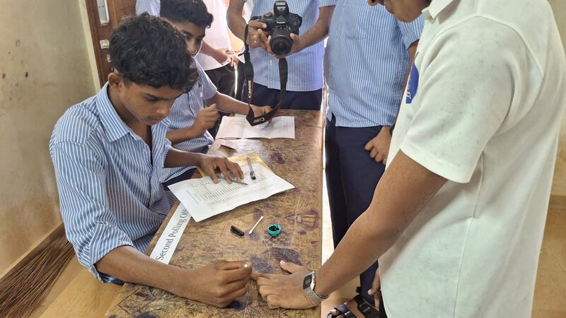 പ്രമാണം:12009 scl election 2.jpg