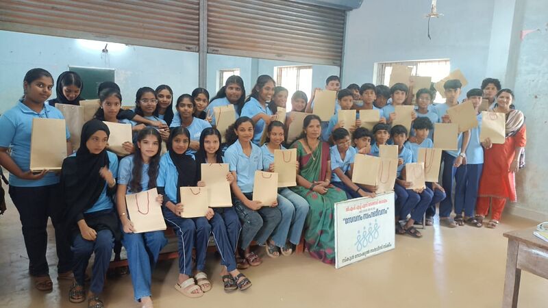 പ്രമാണം:12069 carrybag 3.jpg