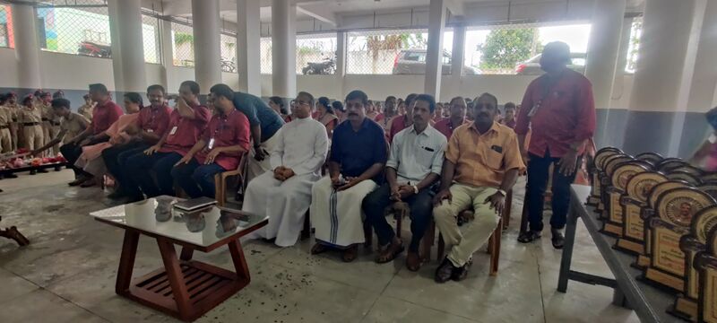 പ്രമാണം:15051 teacher 2.jpg