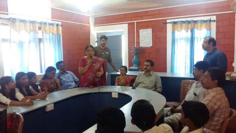 പ്രമാണം:16054 book.jpeg