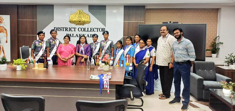 പ്രമാണം:21060 .khs scarf day.jpg