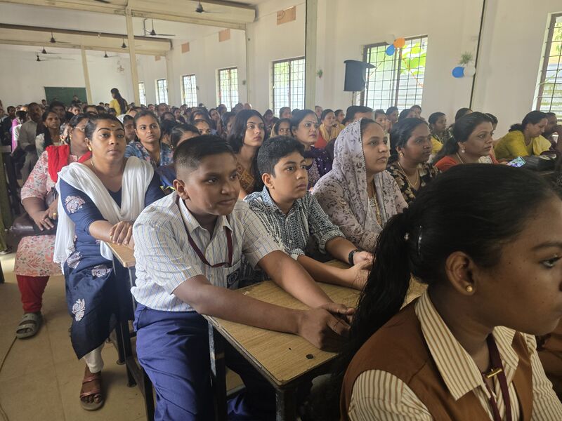 പ്രമാണം:25068 2026-27 praveshanolsavam- audience1.jpg
