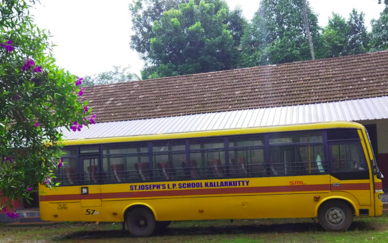 പ്രമാണം:29411 29schoolbus2.png