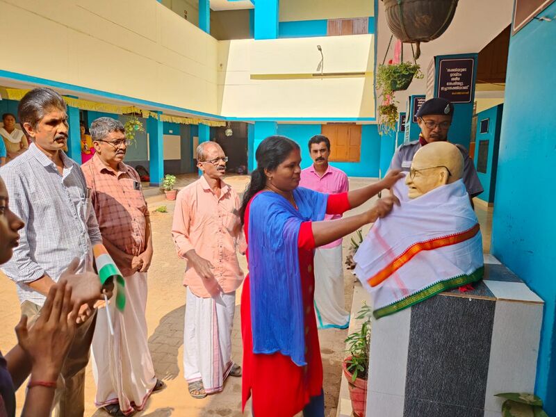 പ്രമാണം:42085 IND3.jpg