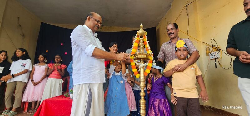 പ്രമാണം:42366.PV.jpg