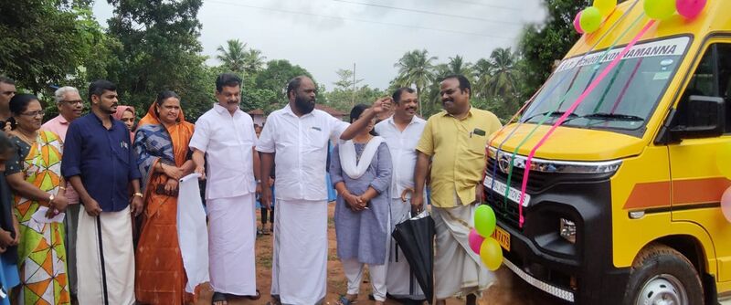 പ്രമാണം:48479school bus.jpg