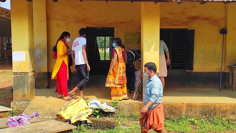 പ്രമാണം:Cleaning 3.resized.jpg