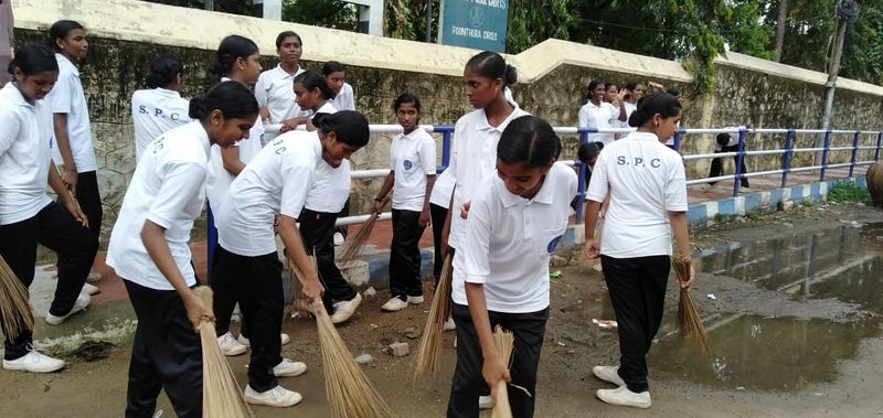 പ്രമാണം:Cleaning spc1 43065.jpg