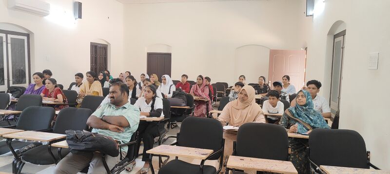 പ്രമാണം:Drcmlp-lkmentor-MIHSS PONNANI-2.jpg