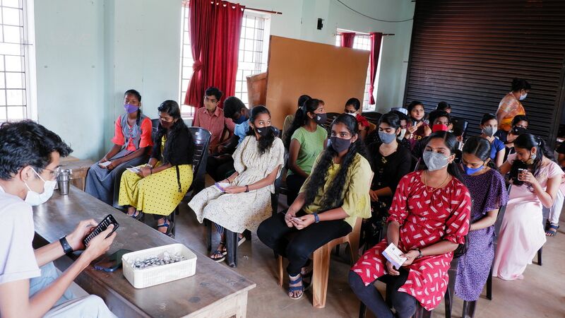 പ്രമാണം:Vaccine 2.resized.jpg