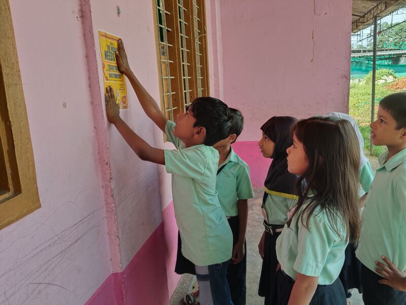 പ്രമാണം:തനിച്ചല്ല (2).jpg