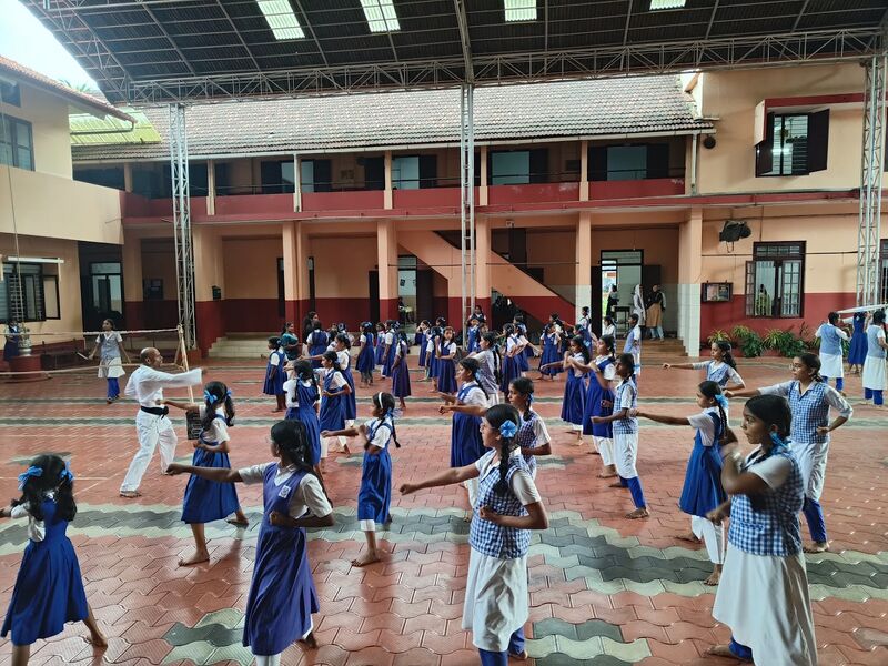 പ്രമാണം:16002 karate.jpg
