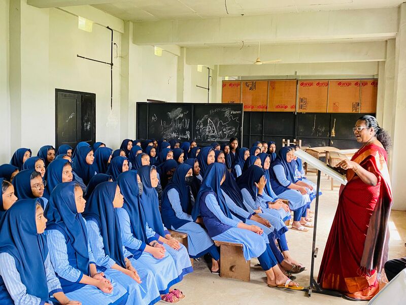 പ്രമാണം:19083 ADOLESENCE CLASS.jpg