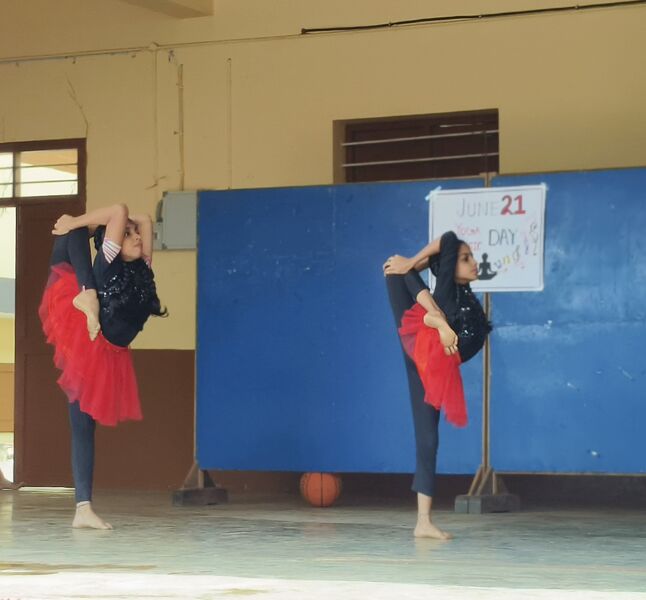 പ്രമാണം:22046 yoga champ2 25-26.jpg