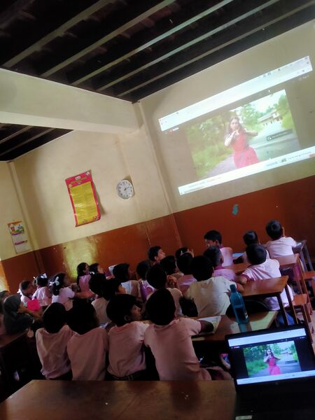 പ്രമാണം:22219high tech classroom.jpg