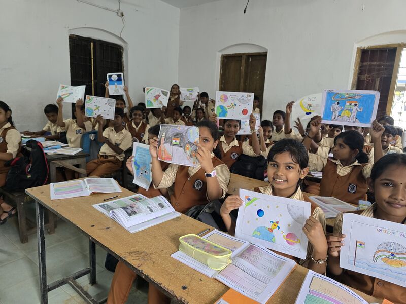 പ്രമാണം:25068 2025-26 chandradinam poster making1.jpg