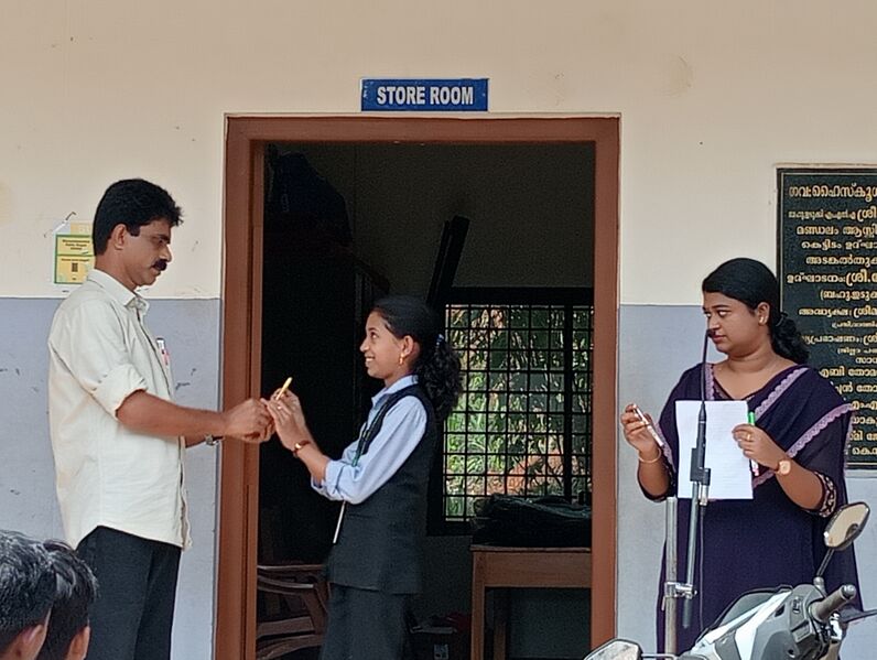 പ്രമാണം:30087-IDK-GENERAL KNOWLEDGE -WINNER .jpg