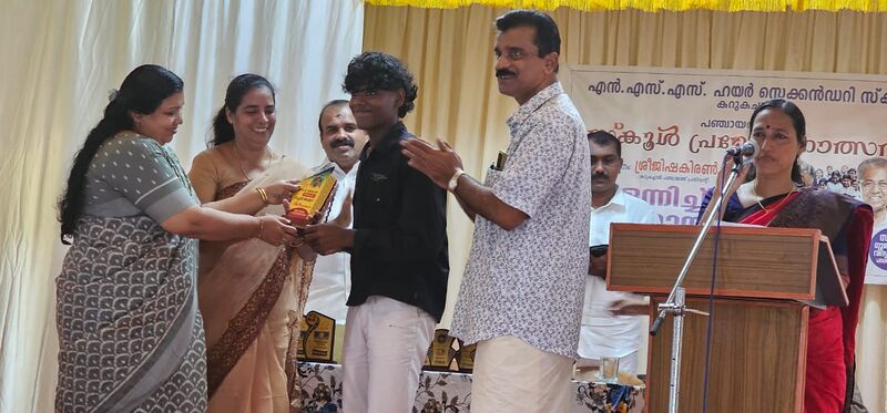 പ്രമാണം:32038 Praveshanolsavam 2.jpg