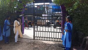 34024 guiding gate.jpg