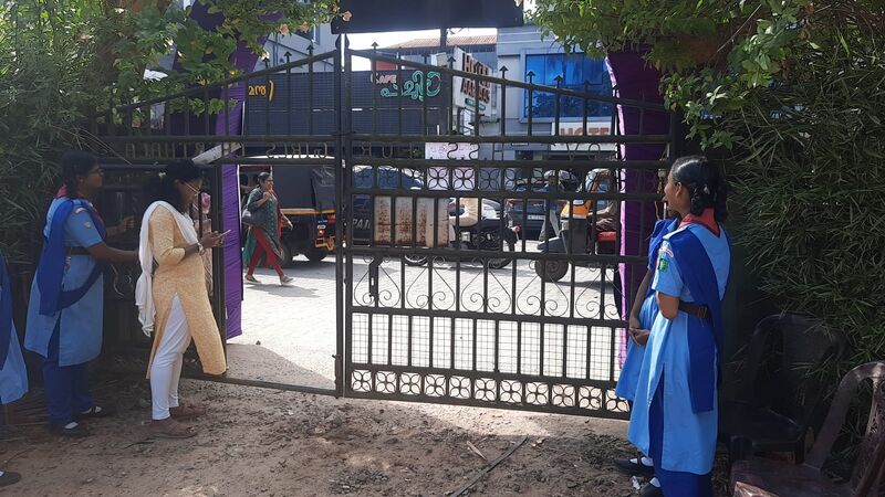 പ്രമാണം:34024 guiding gate.jpg