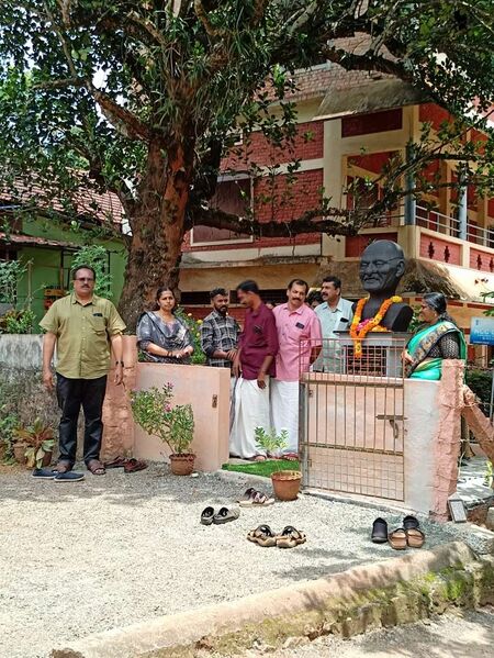 പ്രമാണം:36035 gandhi jayanthi 1.jpg