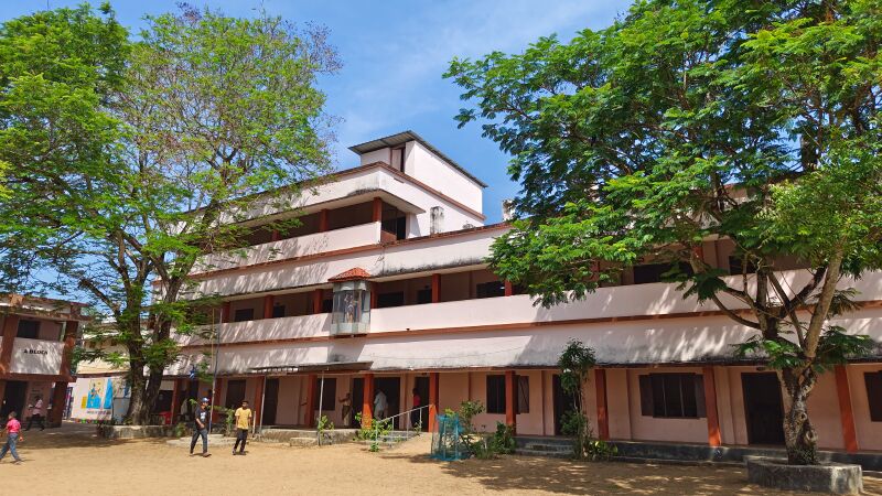 പ്രമാണം:41079 school pro pic.jpg