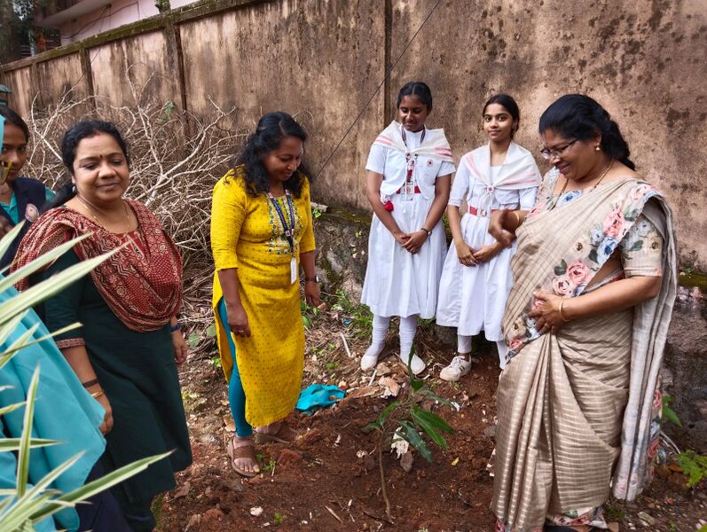 പ്രമാണം:42042 JRC THENMAVU 1.jpg