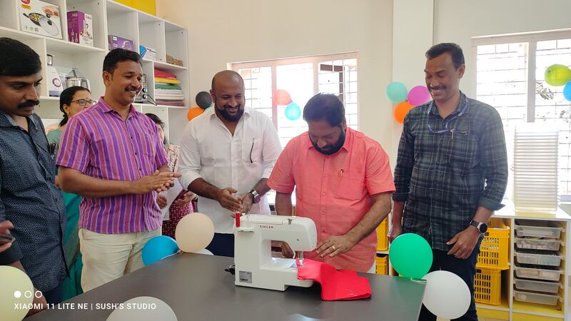 പ്രമാണം:CREATIVE CORNER.jpg