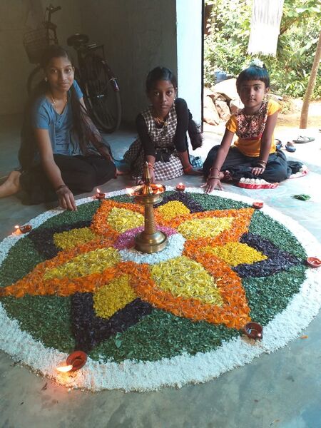 പ്രമാണം:Pookalam 22.jpg
