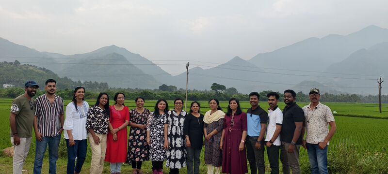 പ്രമാണം:Tour Team Kite1.jpg