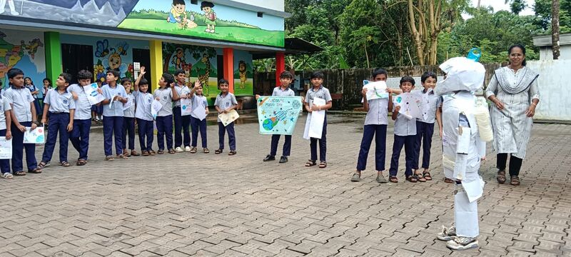 പ്രമാണം:11021-moon day1.jpg