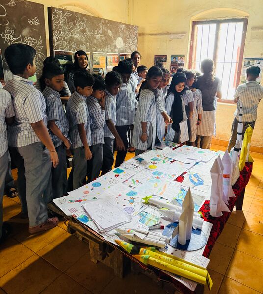 പ്രമാണം:12070 chandradinam 2.jpg