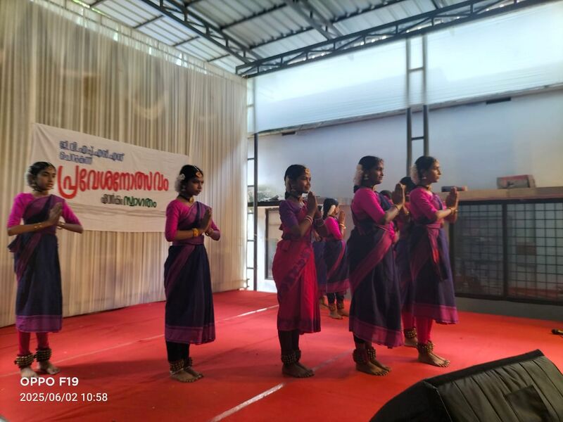 പ്രമാണം:13029 Praveshanolsavam102.jpeg