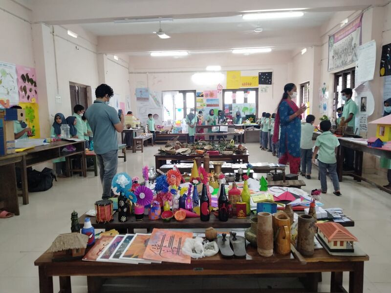 പ്രമാണം:19441-science fair1.jpg