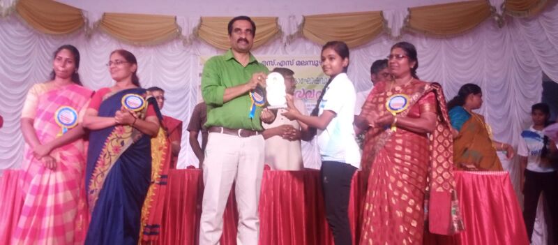 പ്രമാണം:21068 hockey7.jpeg