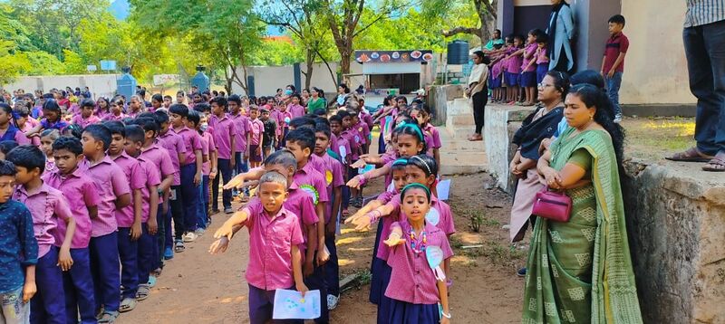 പ്രമാണം:21068 prathinja1.jpg