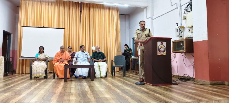 പ്രമാണം:220276 lahari sho.jpg