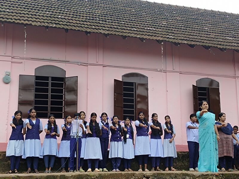 പ്രമാണം:23057 readingday4.jpg