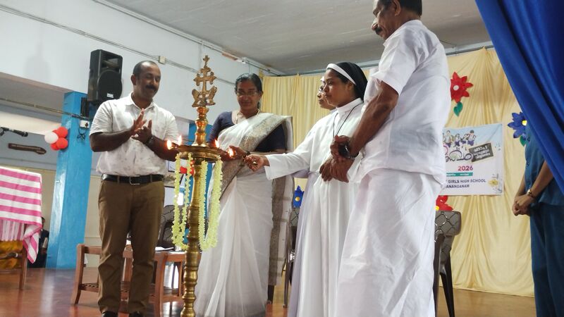 പ്രമാണം:31076 pravesanam3.resized .jpg