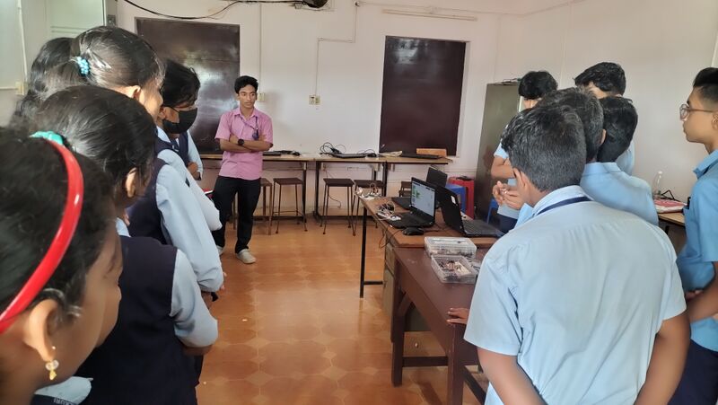 പ്രമാണം:42047-roboticfest 25 1.jpg