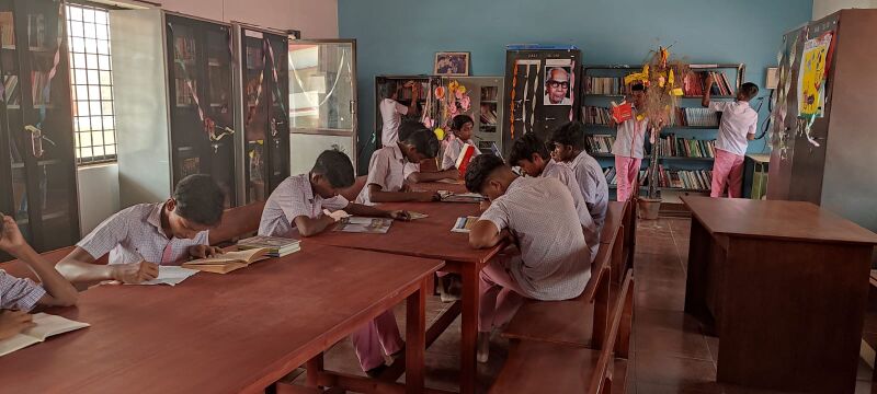 പ്രമാണം:13019 High Tech School Library.jpg