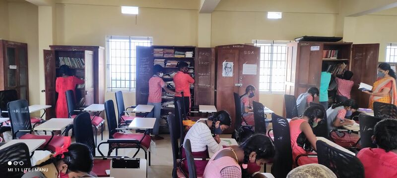 പ്രമാണം:21050 Library Students.jpg