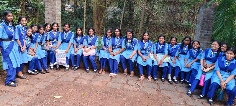 പ്രമാണം:22076 guides 2025 2.jpg