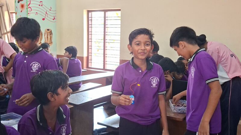 പ്രമാണം:26058-lkintro- ups2.jpg