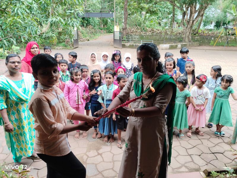 പ്രമാണം:29228 olim.jpg